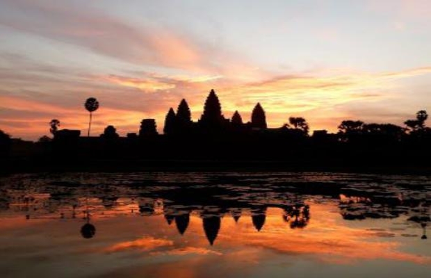 Angkor Sunrise Cycling Tour
